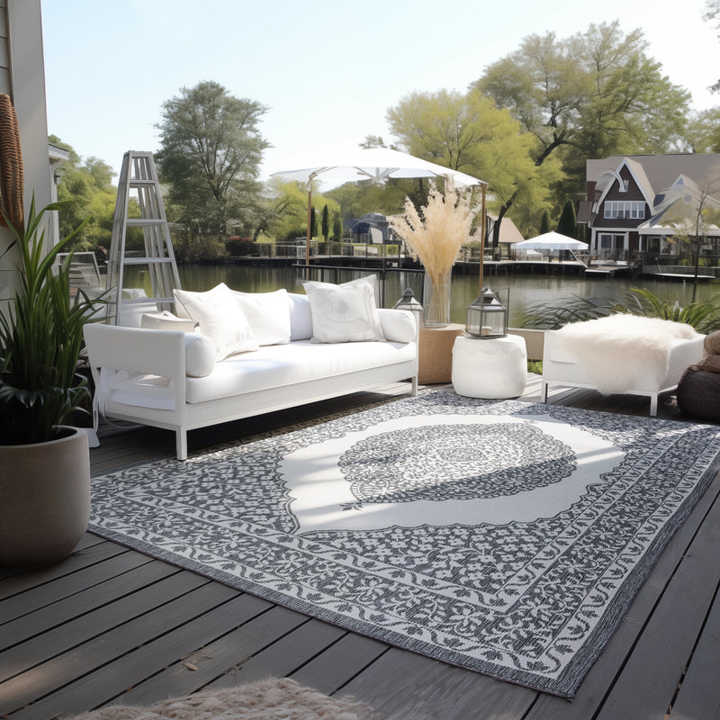 Elle Decoration Gemini Vändbar inom- och utomhusmatta Meekly silver – miljöbild